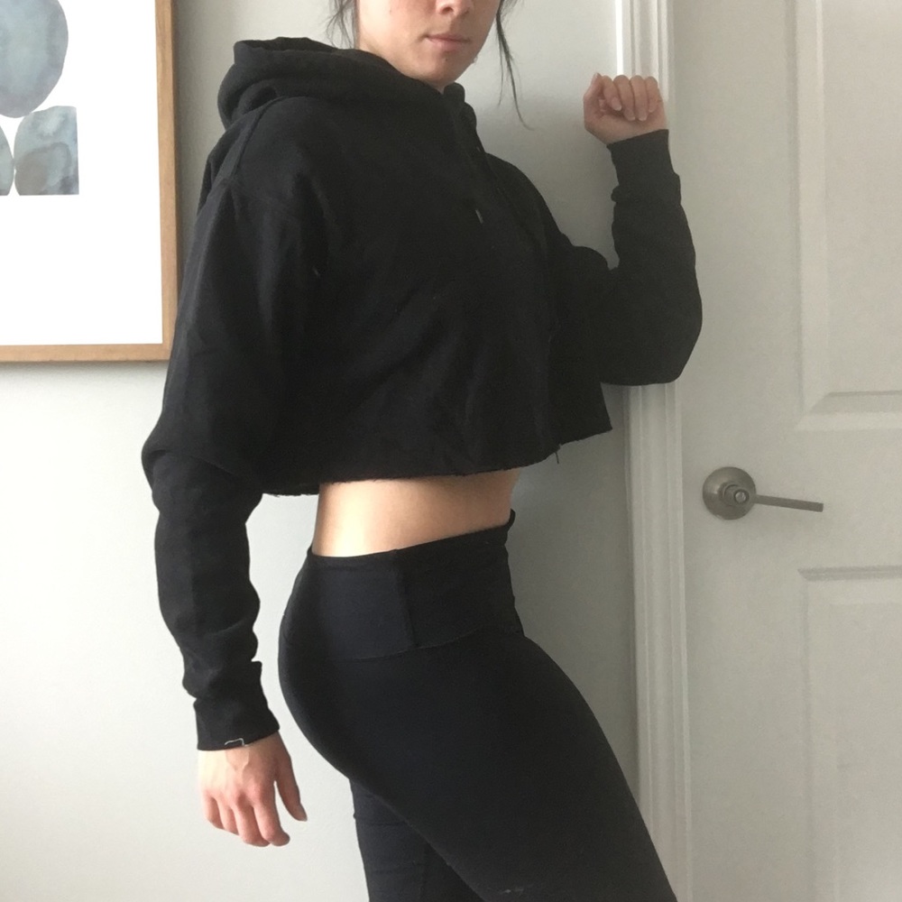 URBAN OUTFITTERS BLACK CROP TOP